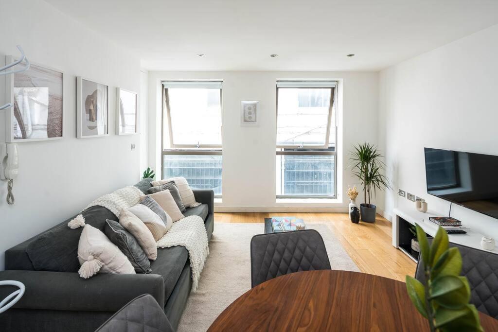 Renovated 2br, 2ba Near Hyde Park 1 Min From Tube Londra